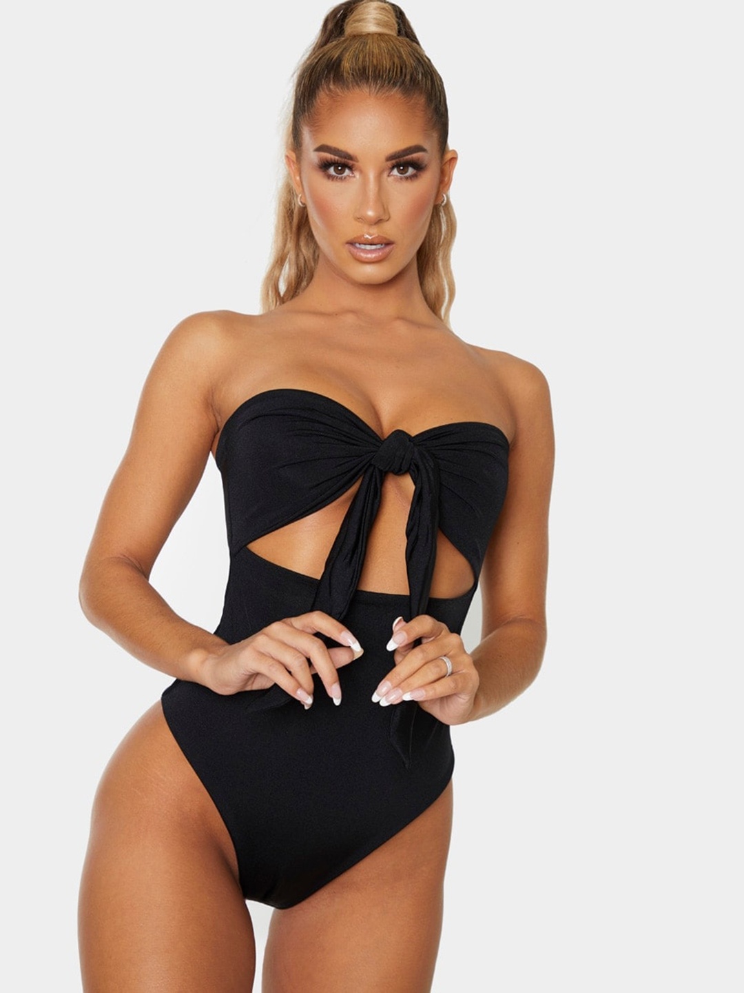 

Bel a Vous Women Black Solid Swimwear