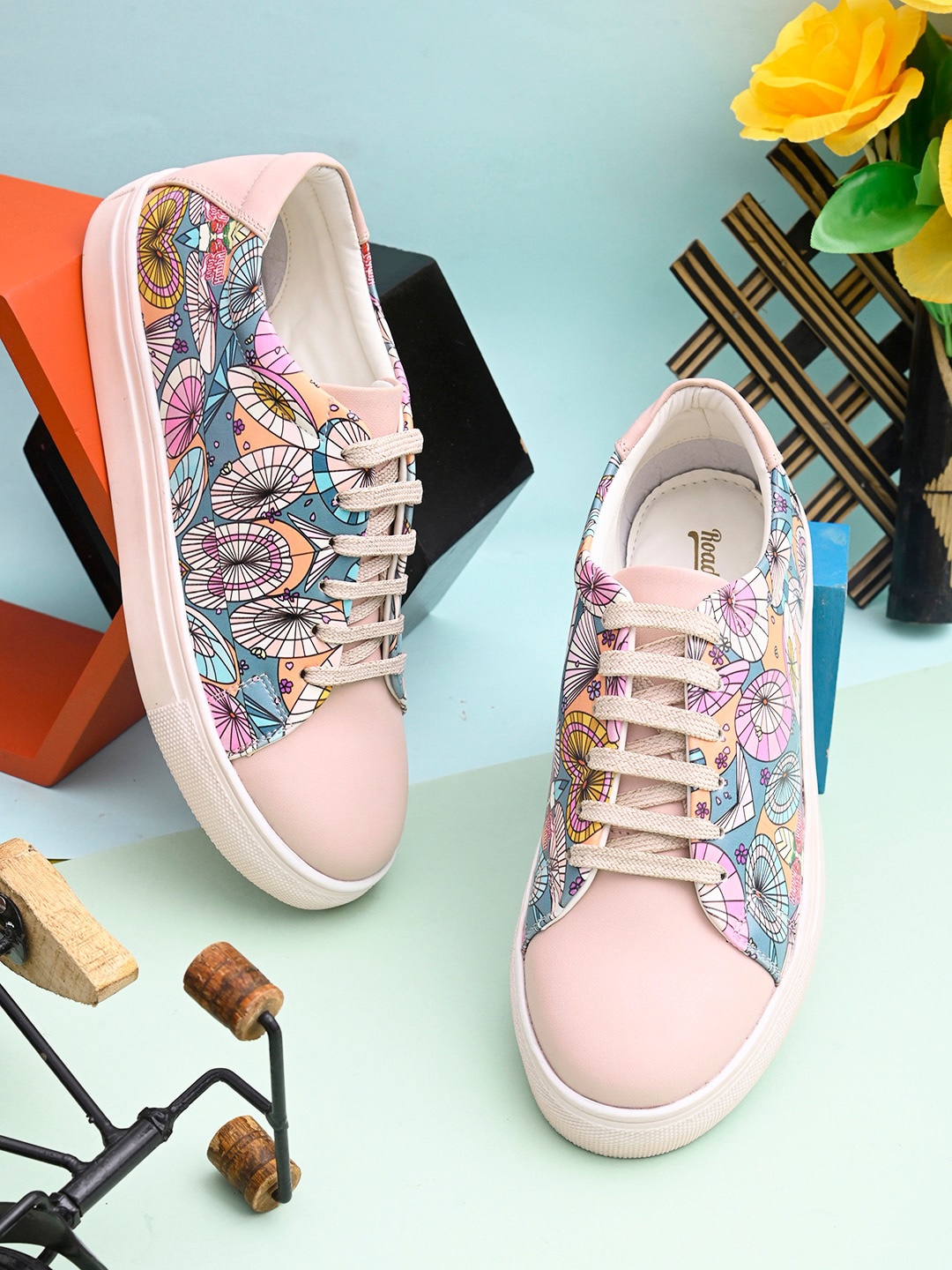 

Roadster Women Pink Printed Sneakers