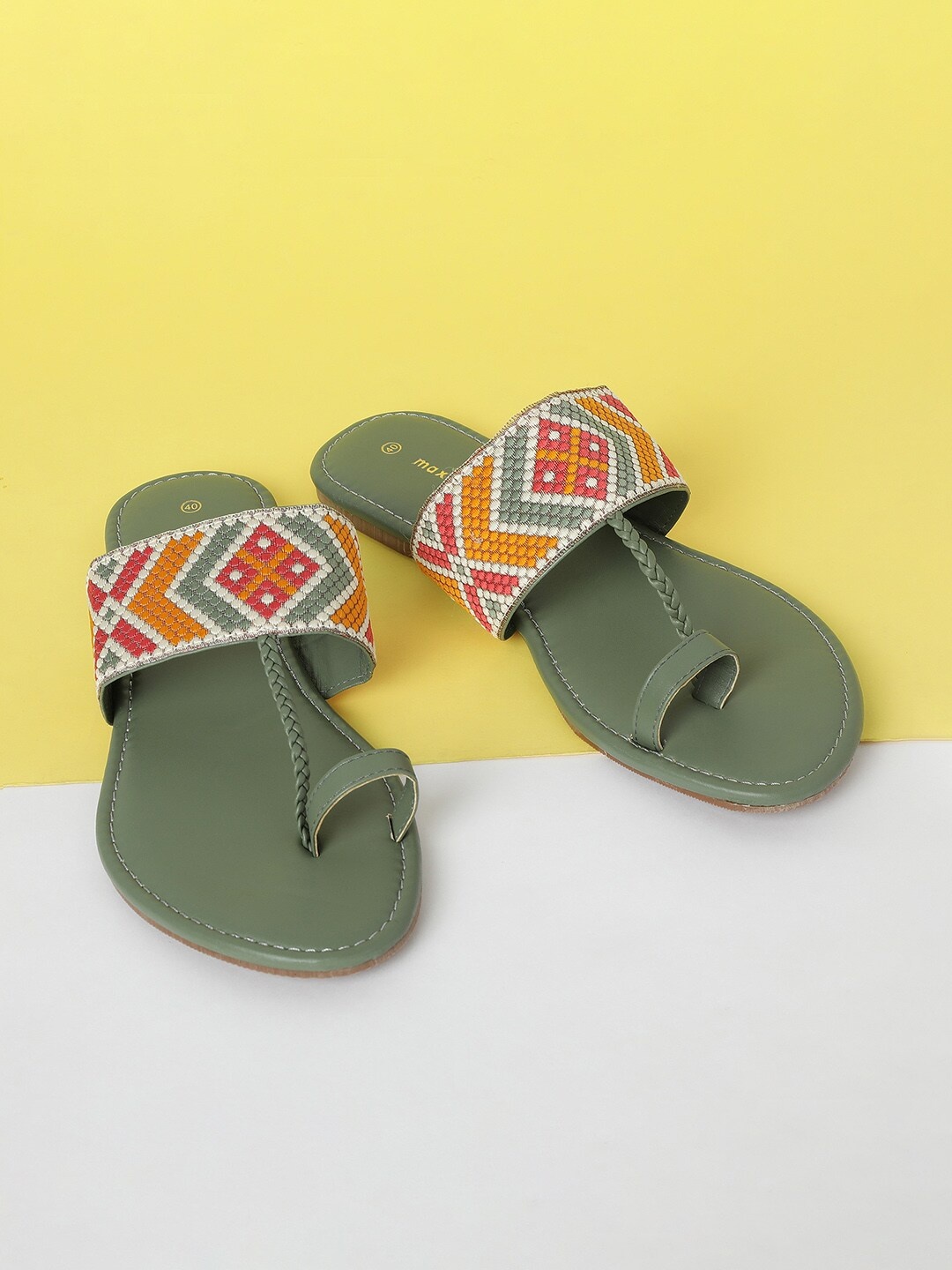 

max Women Green One Toe Flats