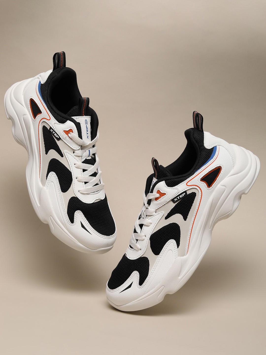 

Xtep Men Black Colourblocked Sneakers