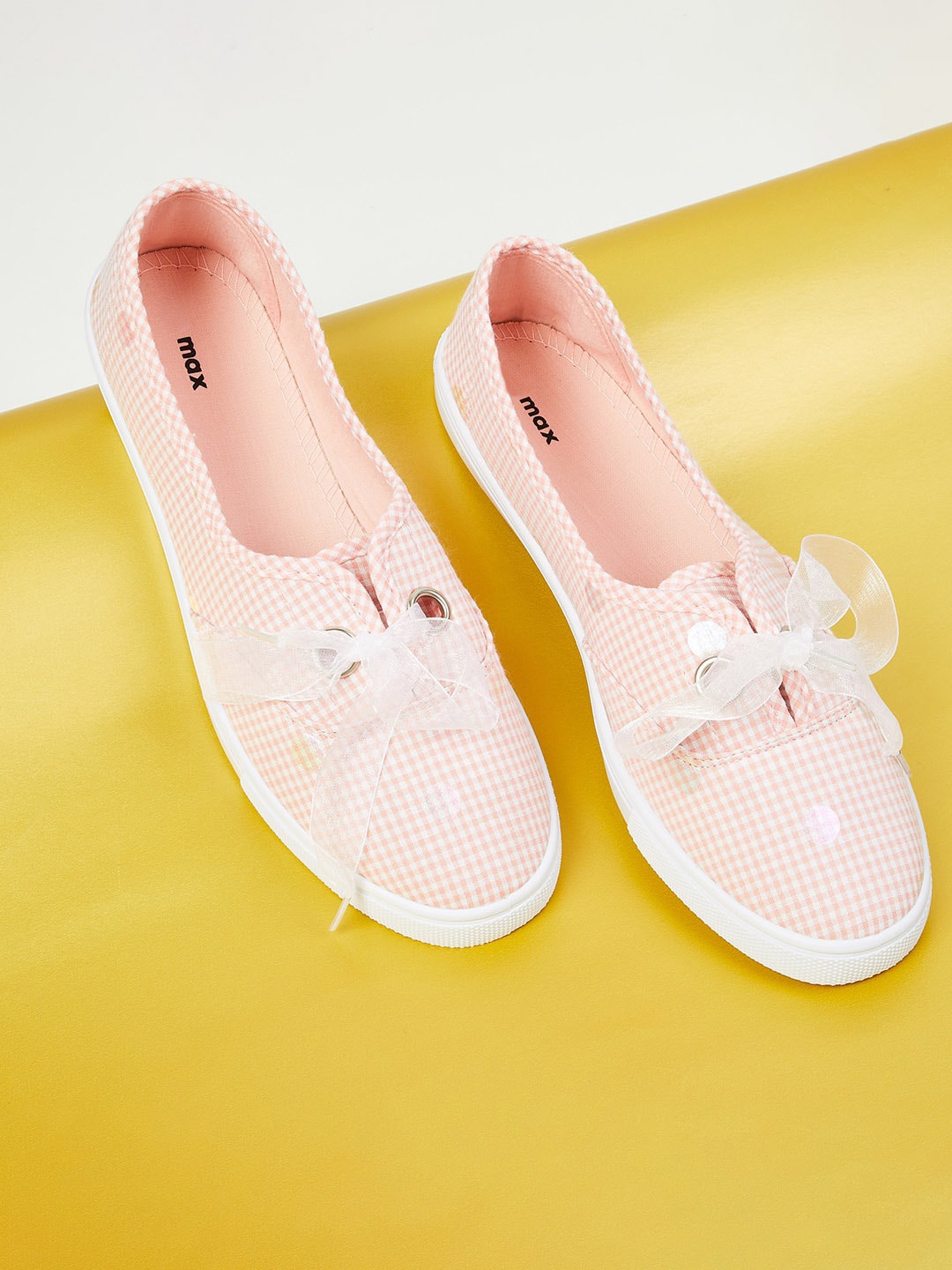 

max Women Pink Printed Slip-On Sneakers