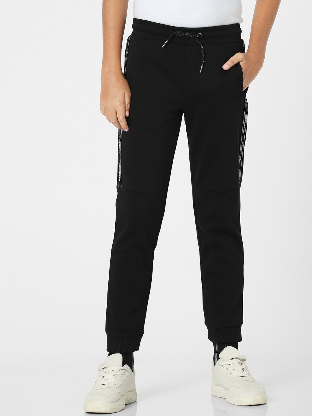 

Jack & Jones Junior Boys Black Solid Slim-fit Joggers