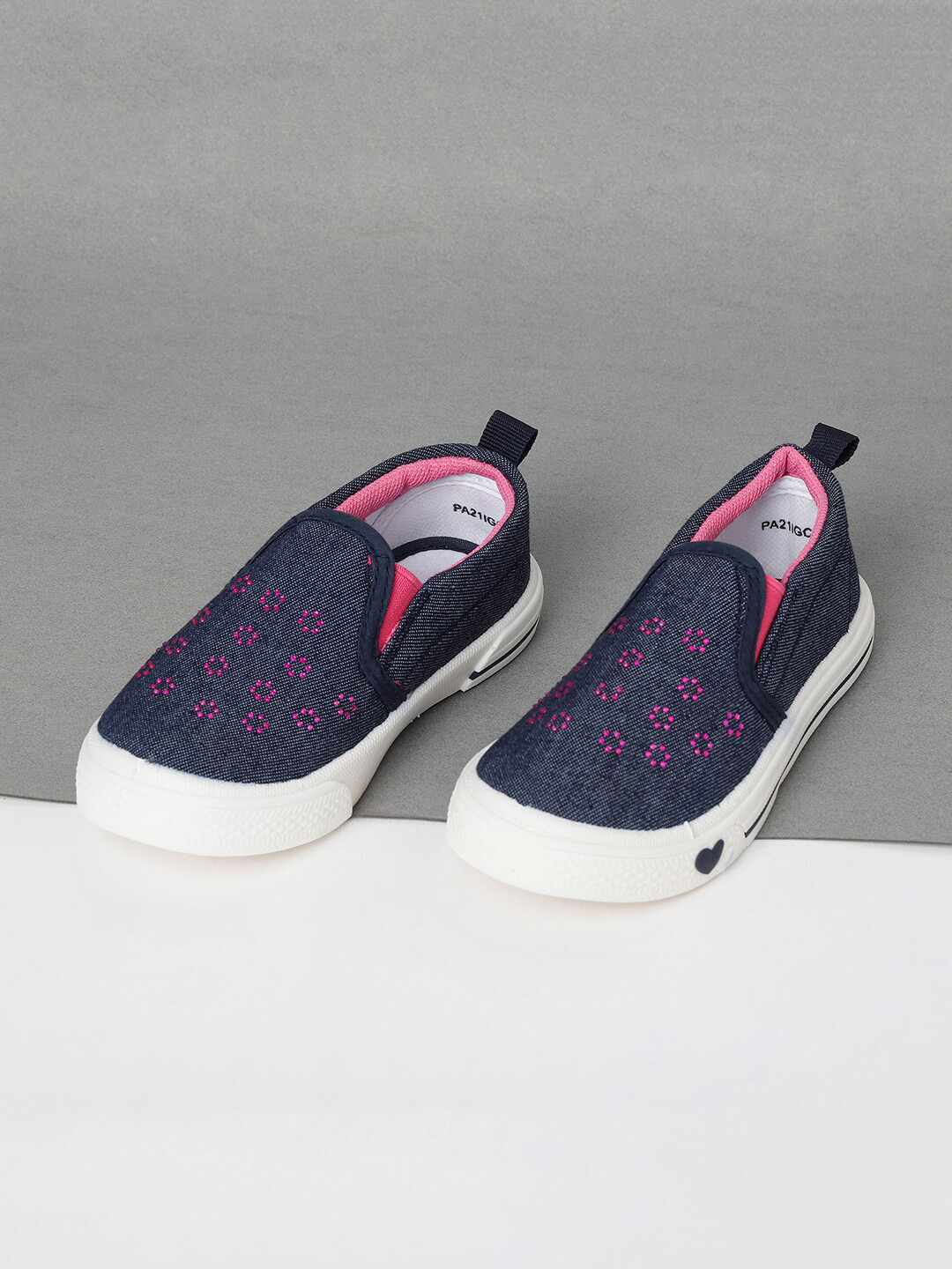 

max Girls Blue Woven Design Slip-On Sneakers