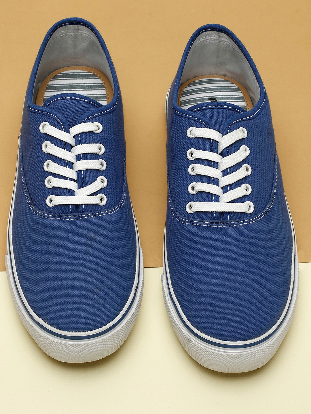 

max Men Blue Solid Sneakers