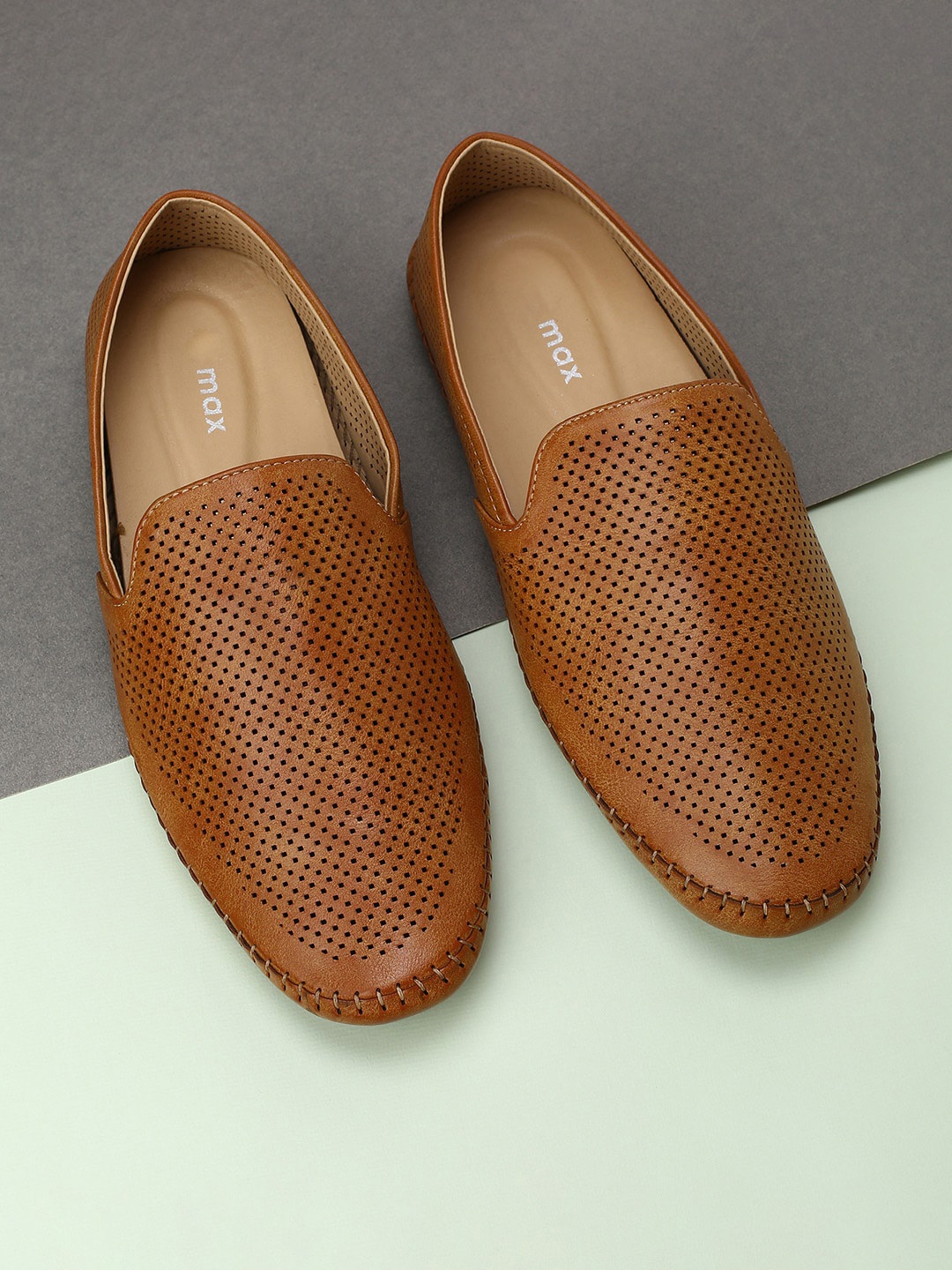 

max Men Tan Woven Design Driving Shoes