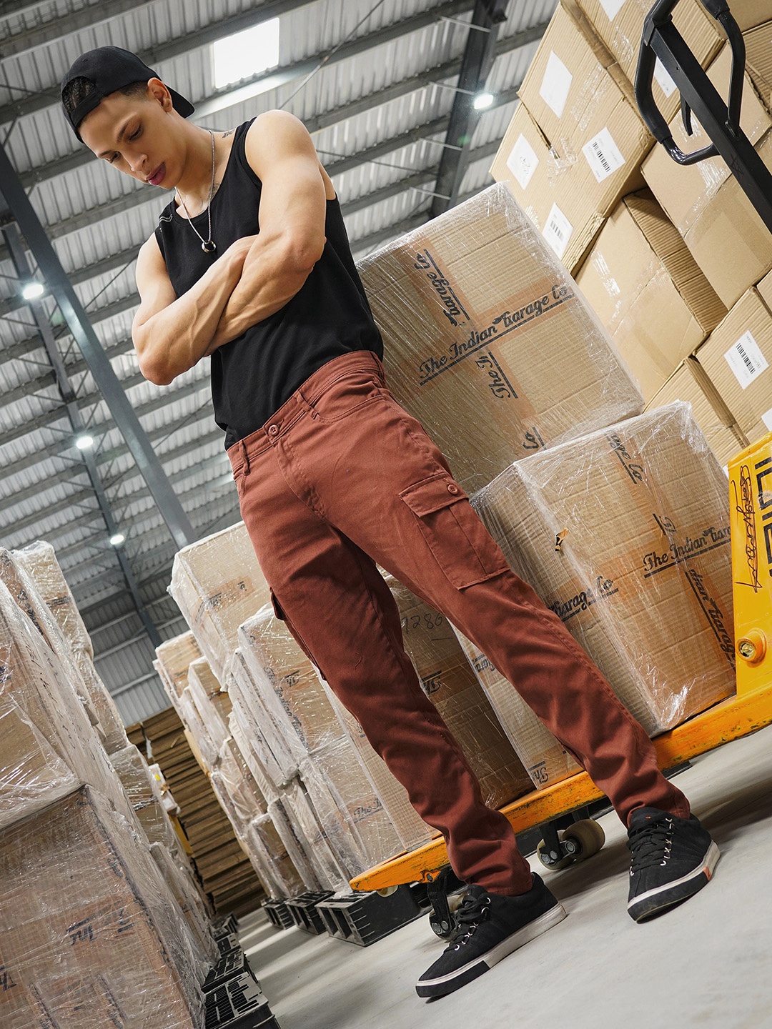 

The Indian Garage Co Men Brown Slim Fit Cargos Trousers