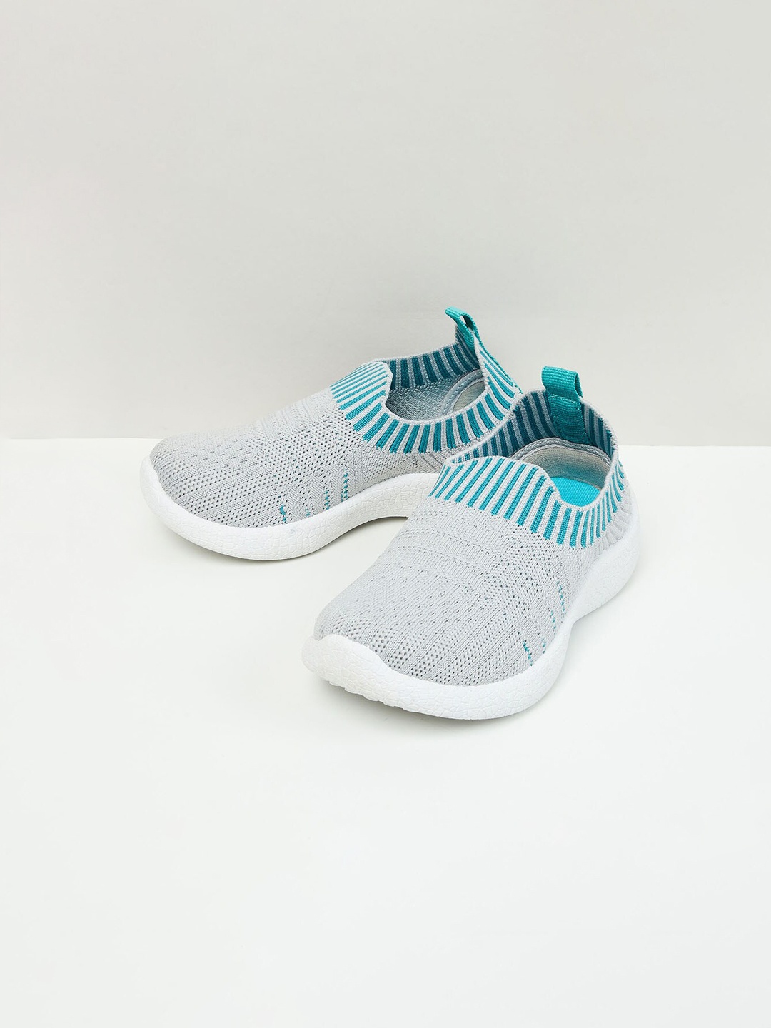 

max Boys Grey Woven Design Slip-On Sneakers