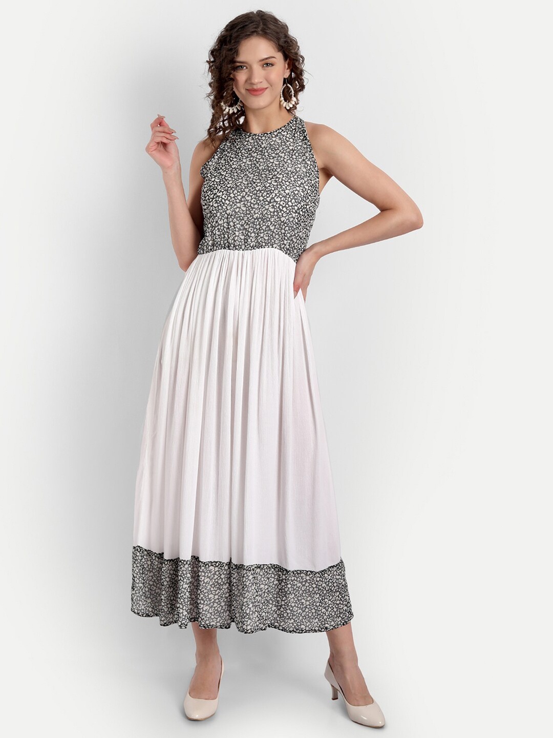 

PARASSIO CLOTHINGS White & Black Floral Georgette Ethnic Maxi Dress