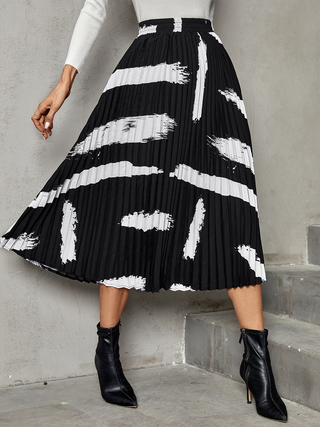 

BoStreet Women Black & White Abstract Printed Midi A-Line Skirt