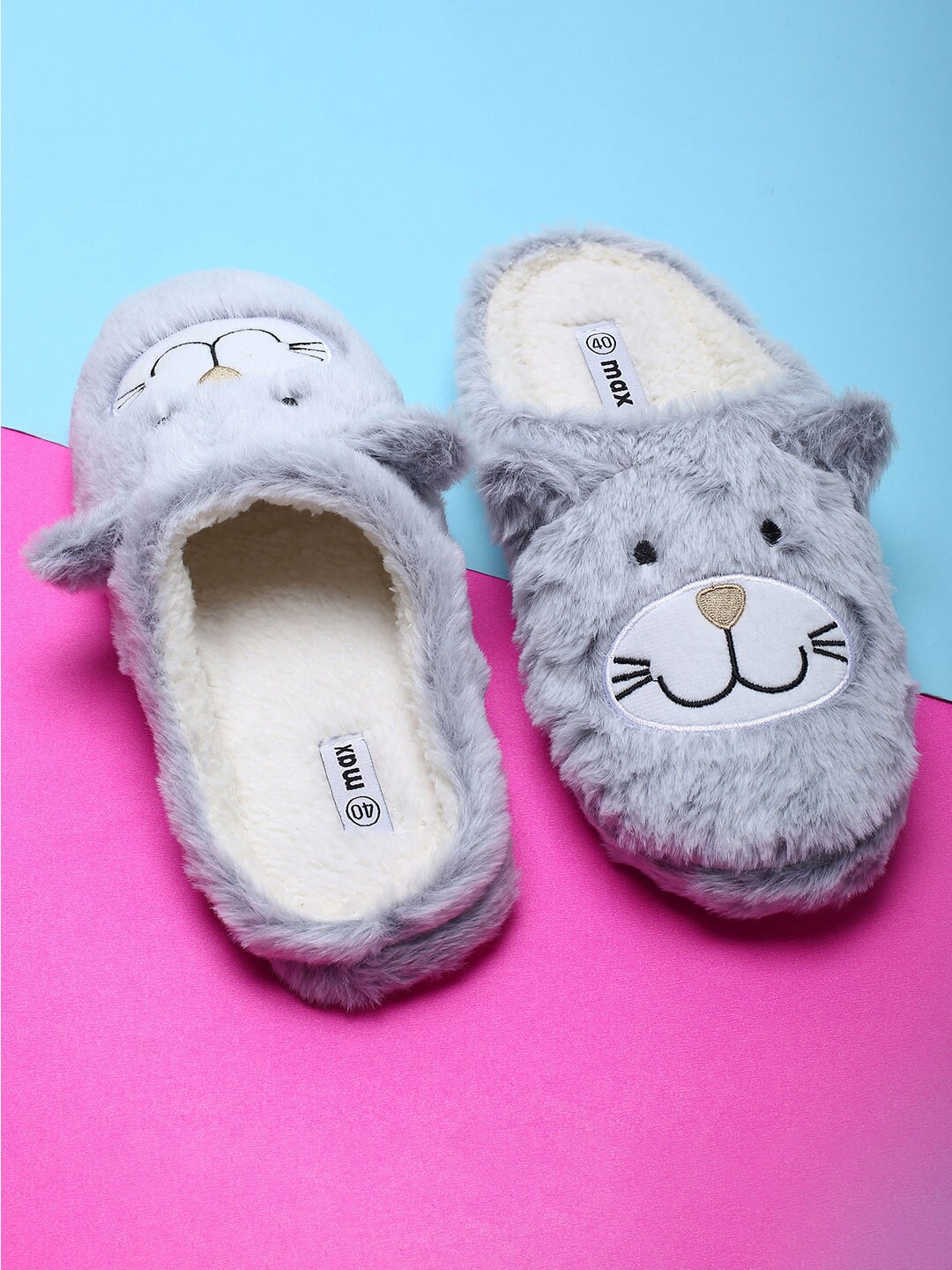 

max Women Grey & White Room Slippers