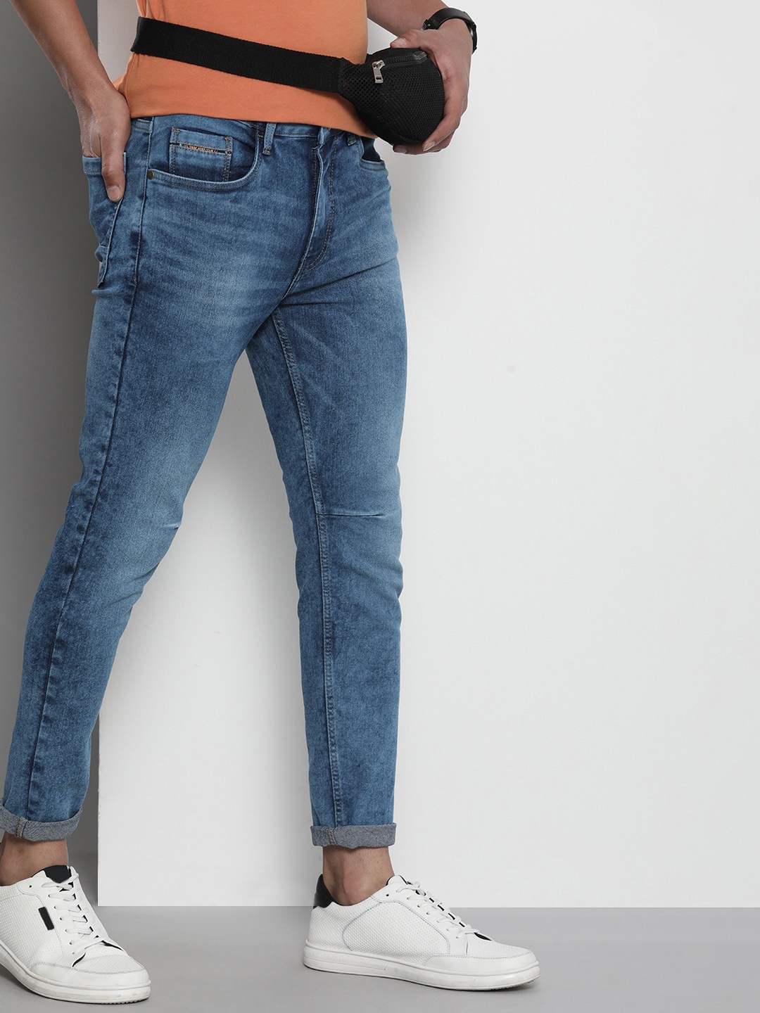 

The Indian Garage Co Men Relaxed Fit Light Fade Stretchable Jeans, Blue