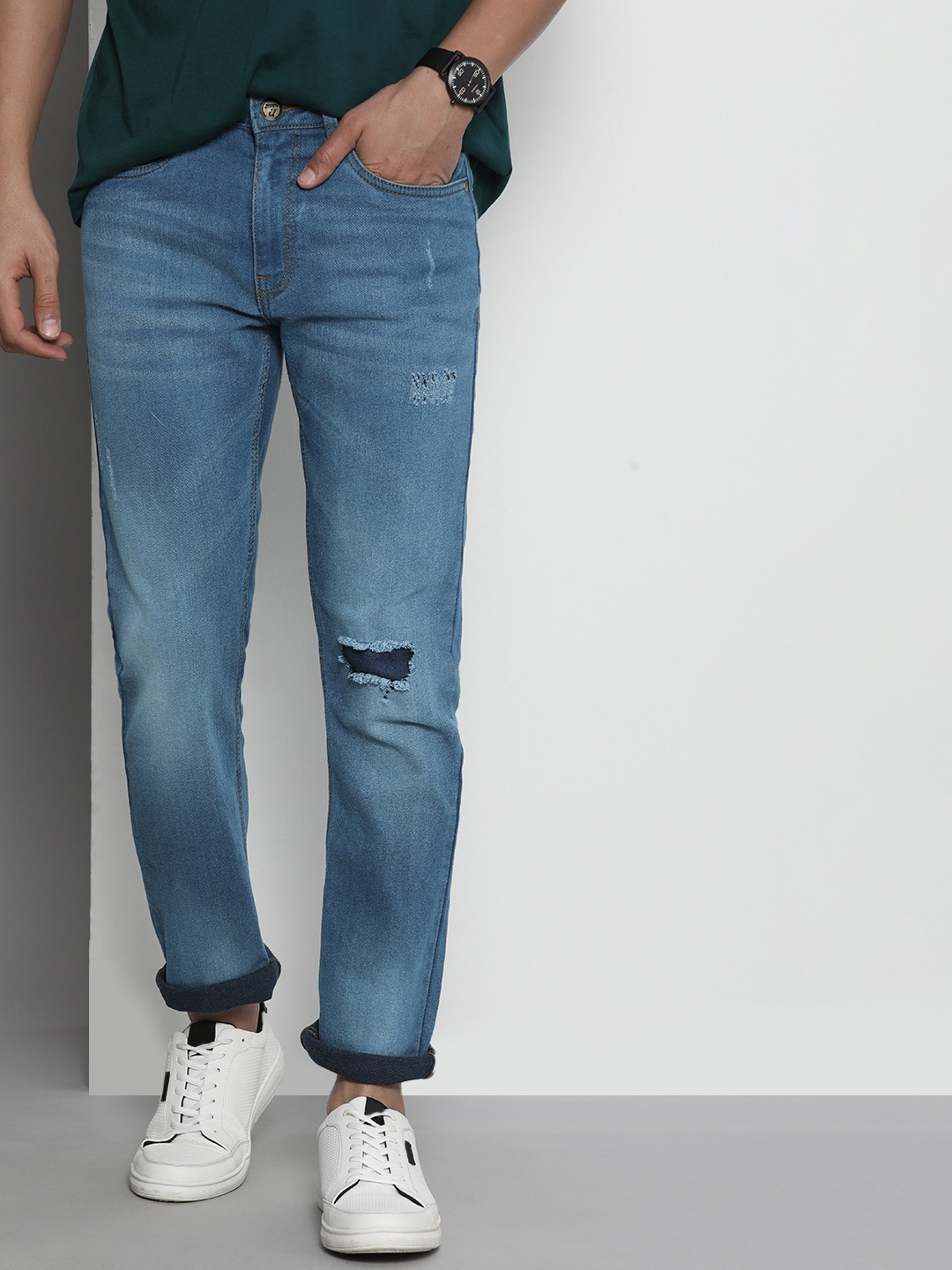 

The Indian Garage Co Men Slim Straight Fit Distress Light Fade Jeans, Blue