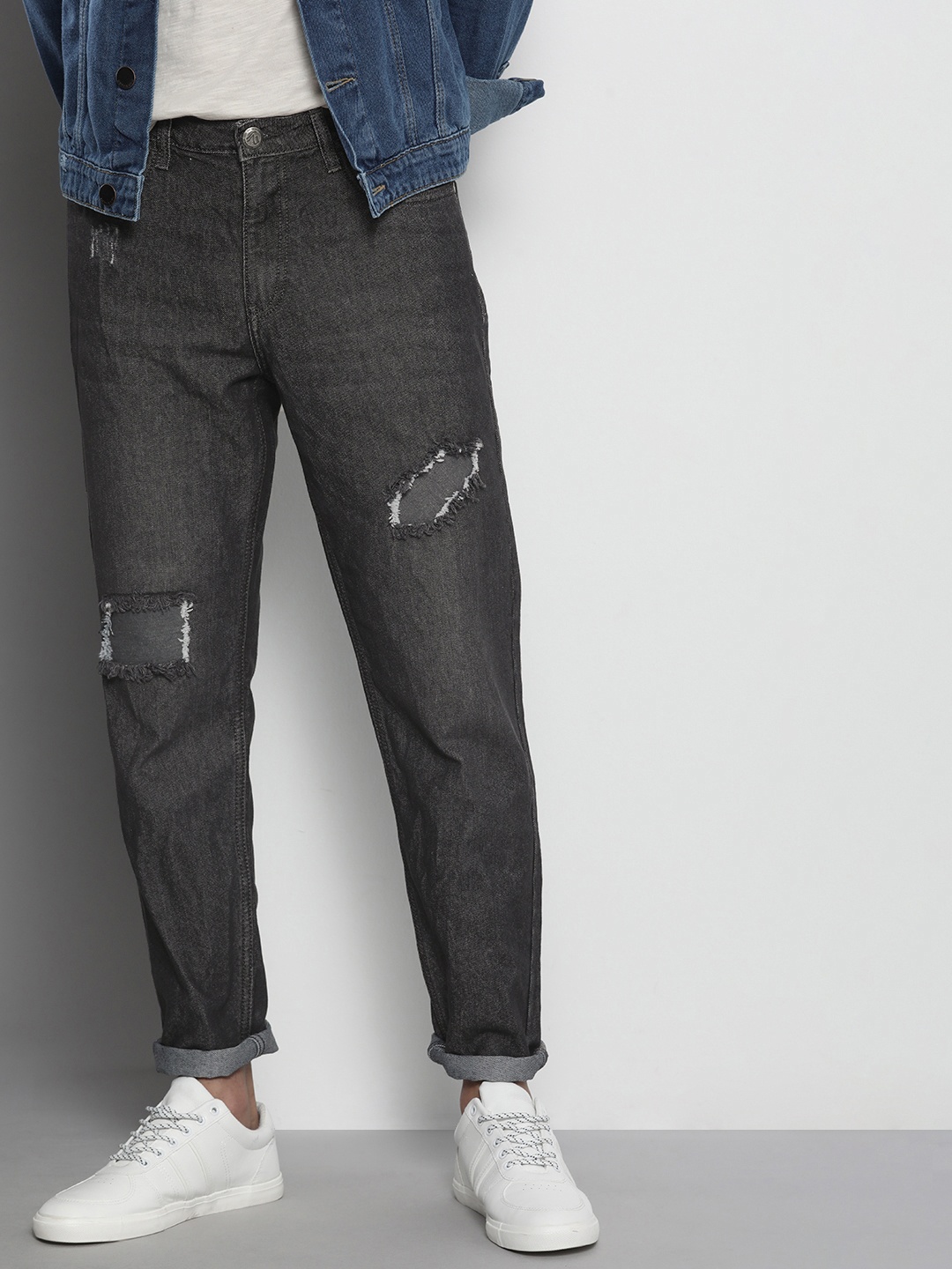 

The Indian Garage Co Men Charcoal Grey Mildly Distressed Stretchable Jeans