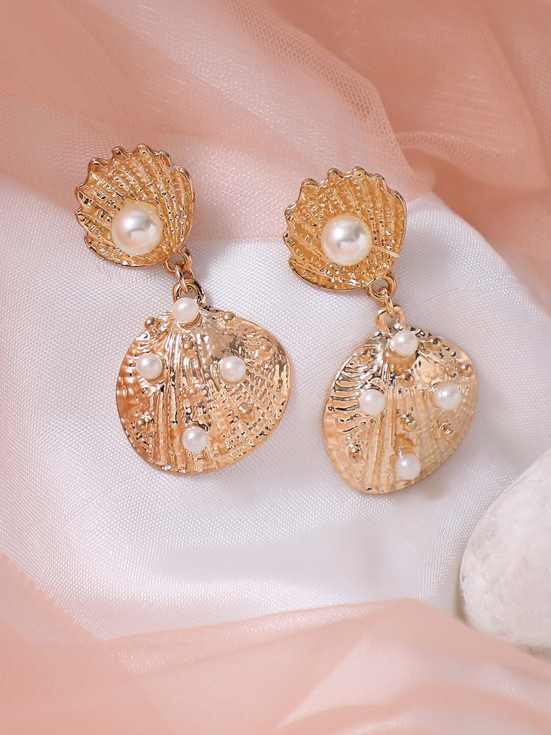 

SOHI Women Gold-Toned & White Contemporary Drop Earrings
