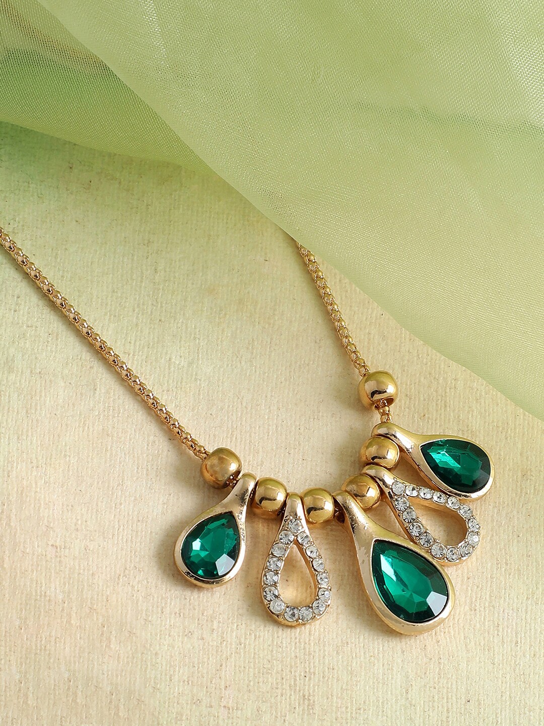 

SOHI Women Gold-Toned & Green Gold-Plated Necklace