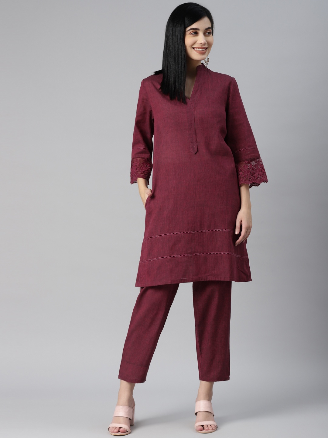 

YELLOW PARROT Women Maroon Solid Pure Cotton Kurta with Trousers