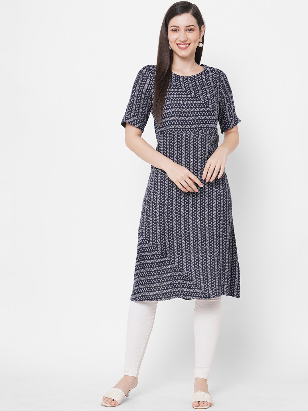 

Fusion Beats Women Black & White Ethnic Motifs Striped Kurta