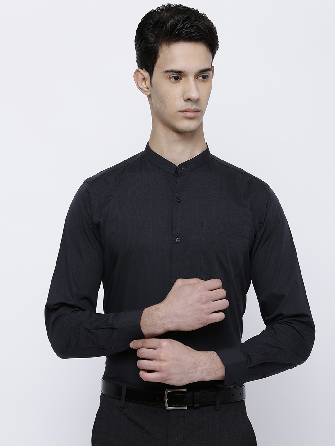 

Black coffee Men Black & Navy Blue Slim Fit Solid Formal Shirt