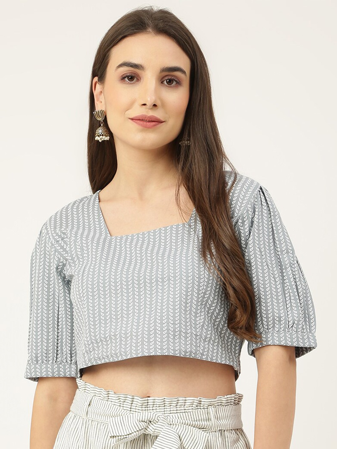 

DECKEDUP Grey & White Printed Crop Top