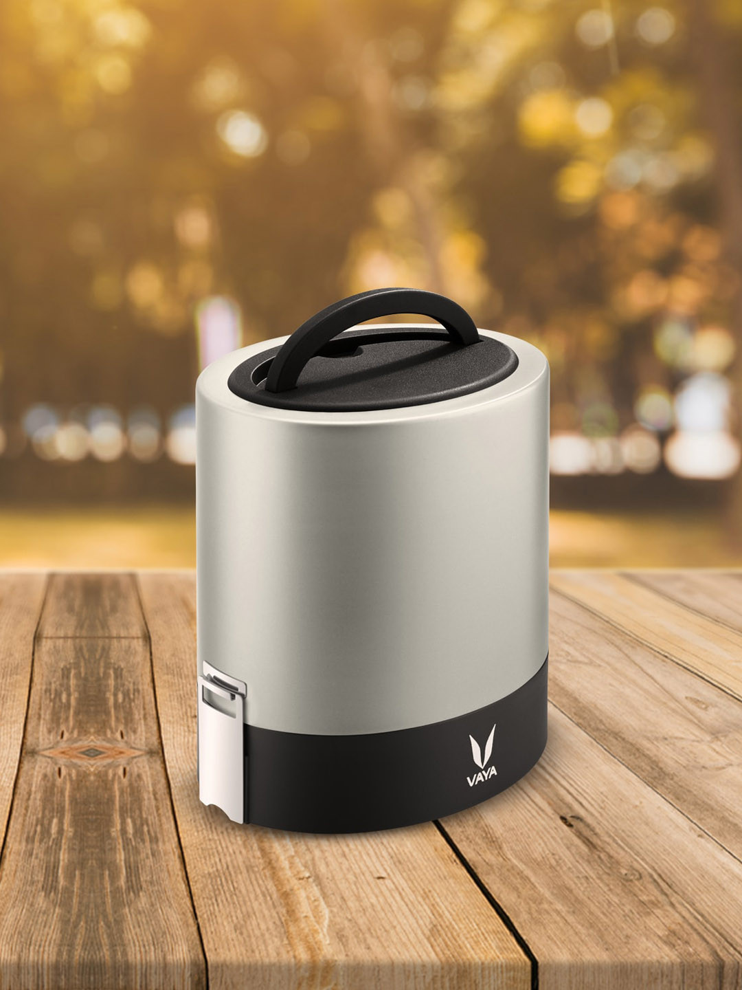 

Vaya Silver-Toned & Black Stainless Steel Metal Lunch Box With Cover 1L