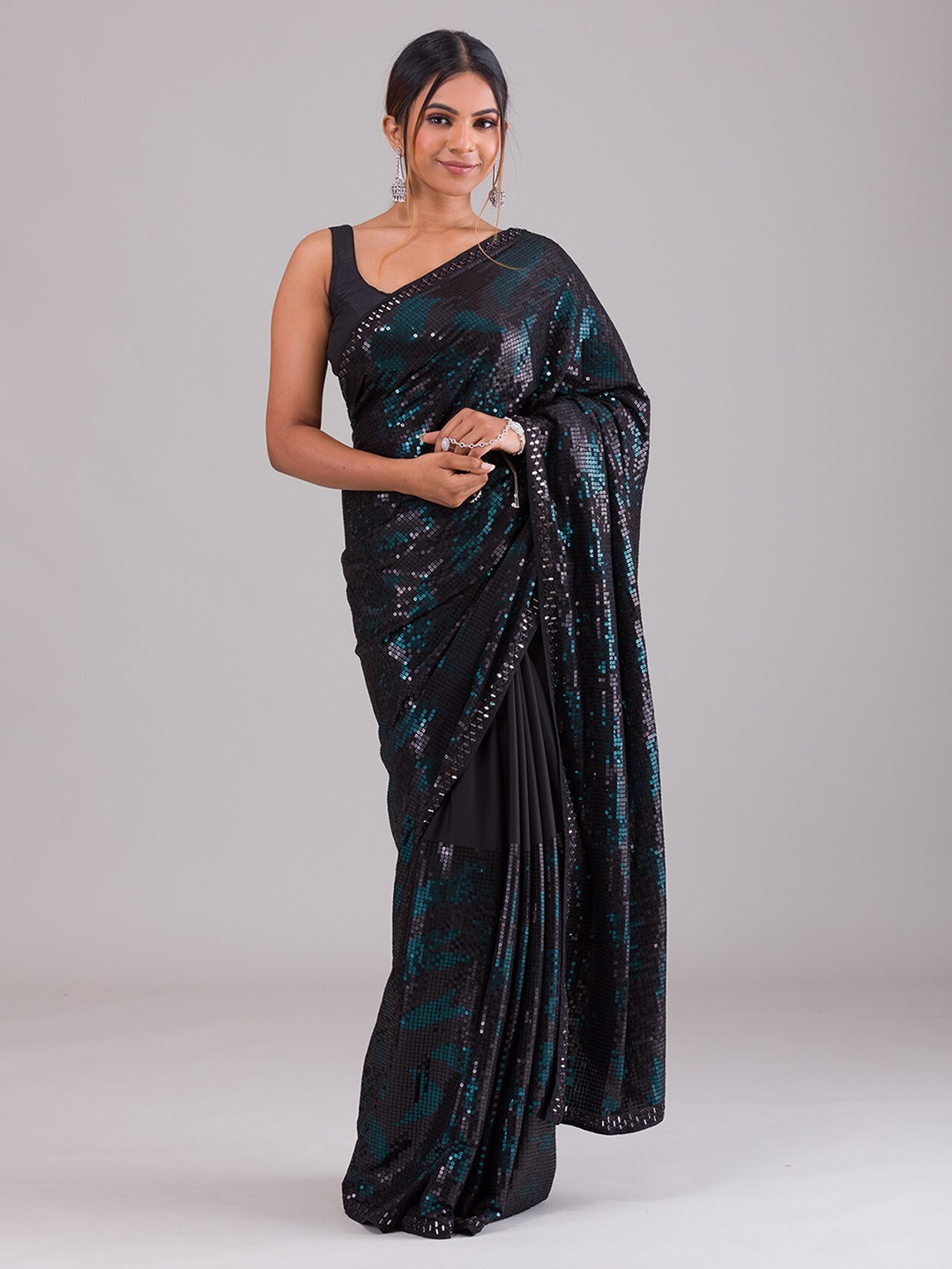 

Koskii Black & Green Embellished Sequinned Saree