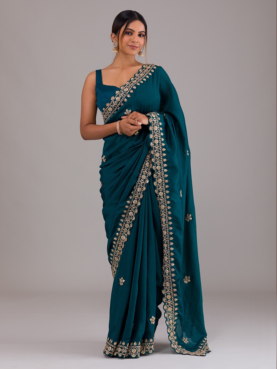 

Koskii Blue & Gold-Toned Floral Sequinned Art Silk Saree