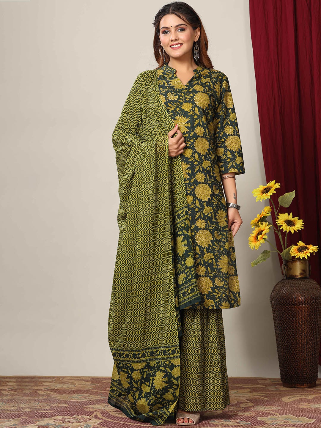 

MIRAVAN Women Green Floral Printed Pure Cotton Kurta with Sharara & Dupatta