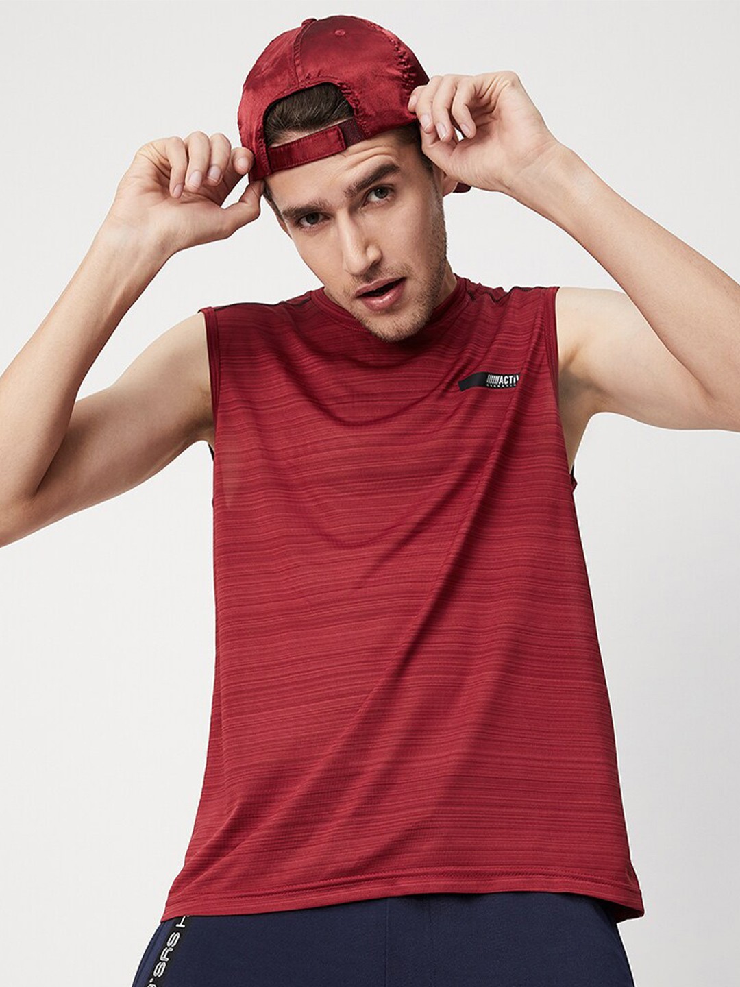 

max Men Red Striped T-shirt