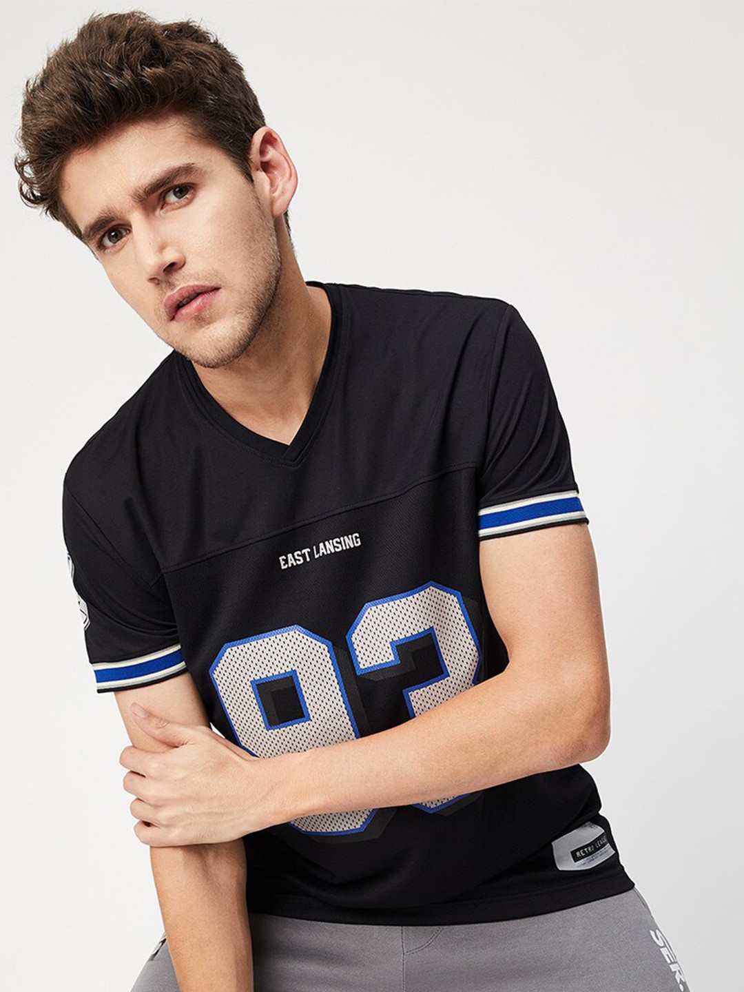 

max Men Black Typography Printed V-Neck T-shirt