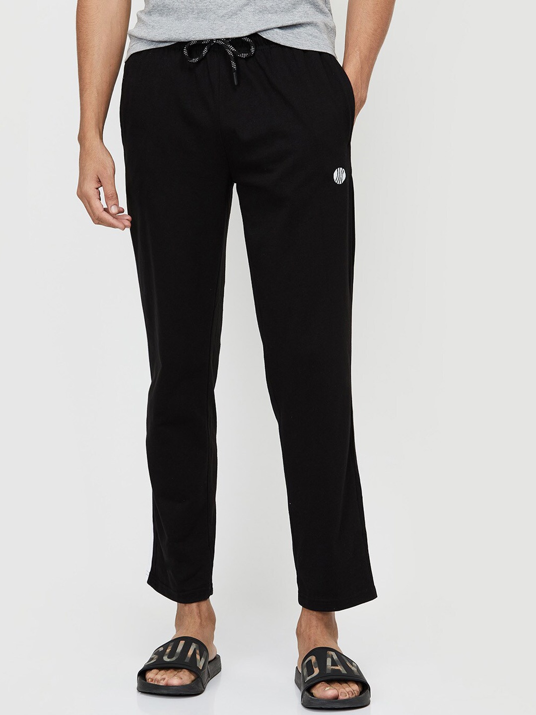 

max Men Black Solid Cotton Lounge Pants