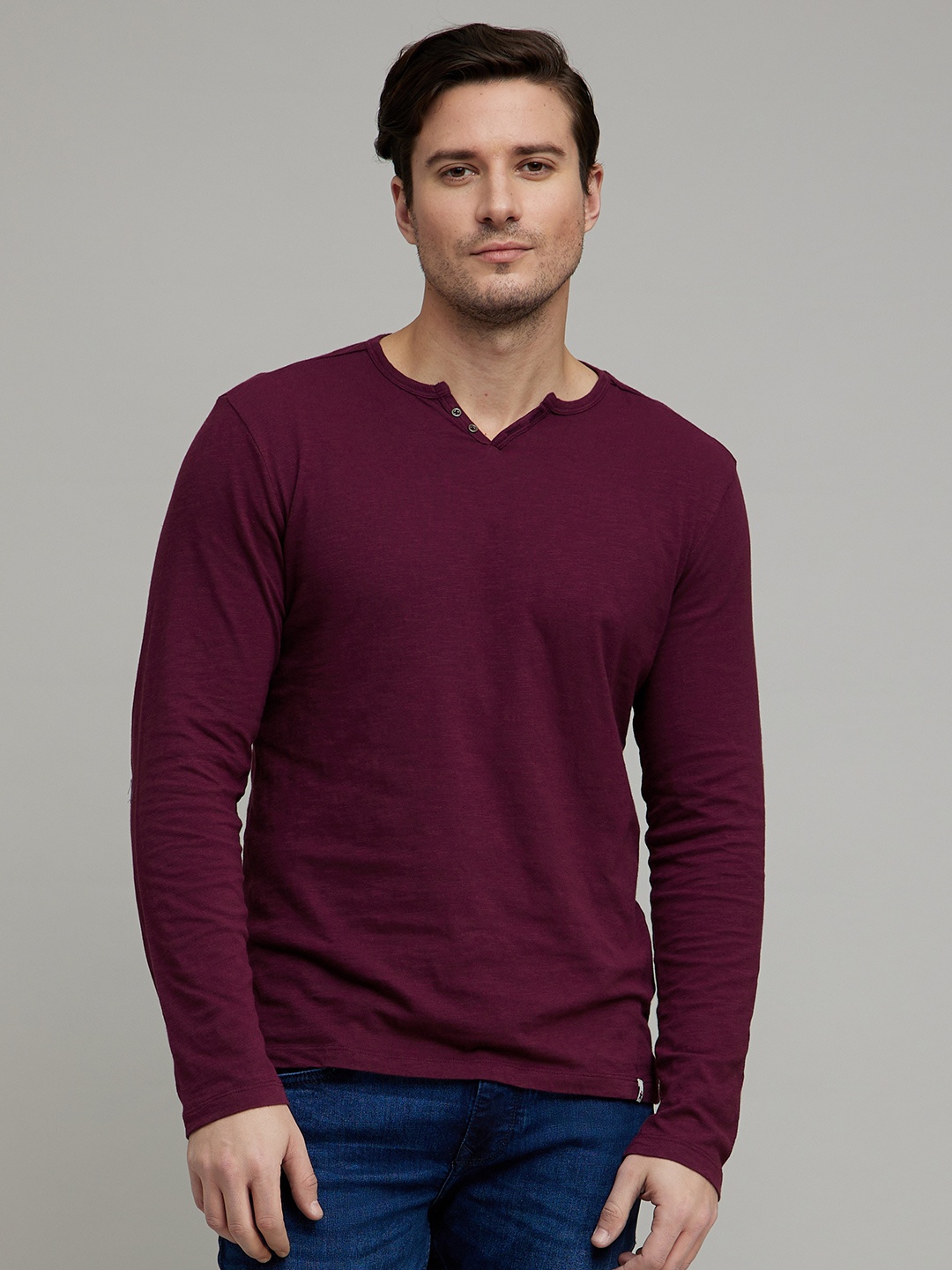 

Celio Men Burgundy Henley Neck Cotton T-shirt