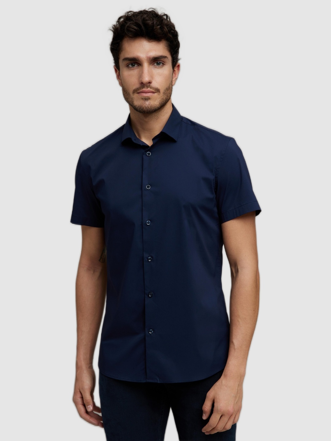 

Celio Men Navy Blue Solid Cotton Straight Slim Fit Casual Shirt