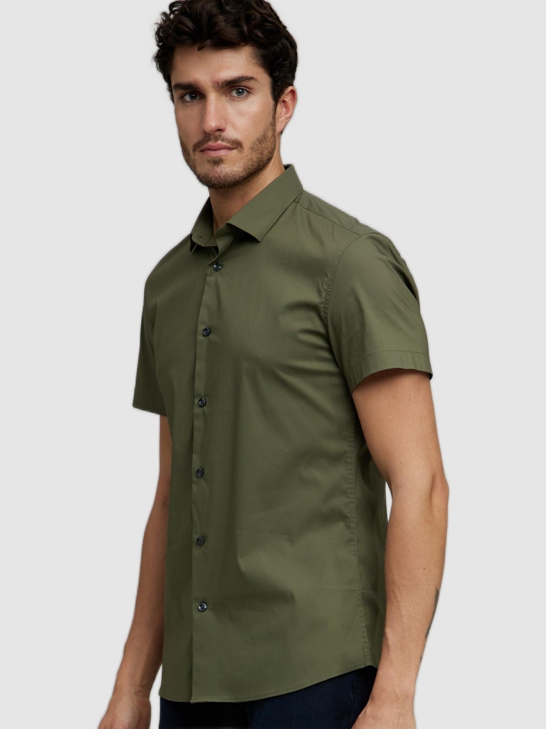 

Celio Men Olive Green Solid Cotton Straight Slim Fit Casual Shirt