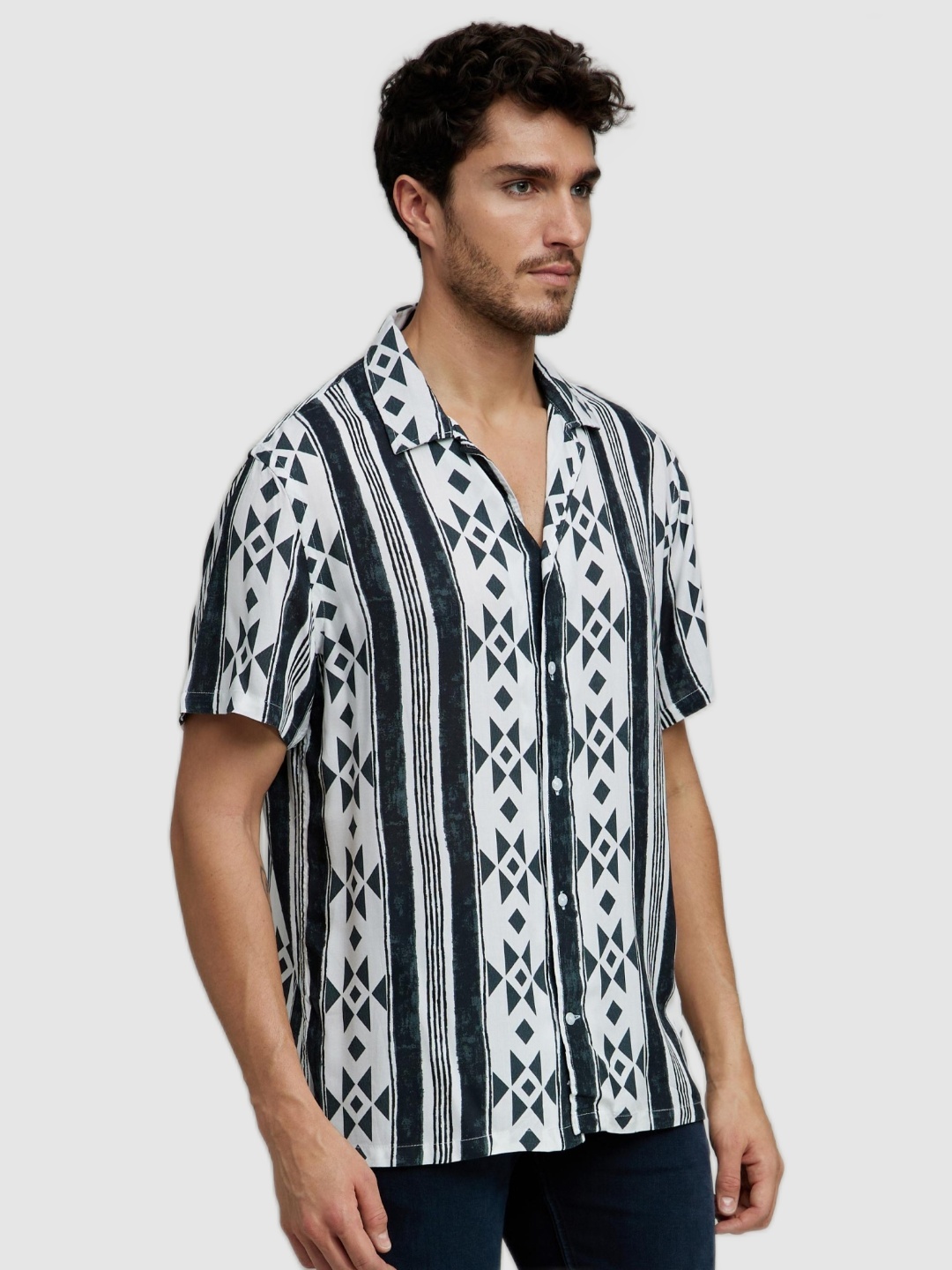 

Celio Men Off White & Black Printed Short Sleeves Classic Casual Shirt