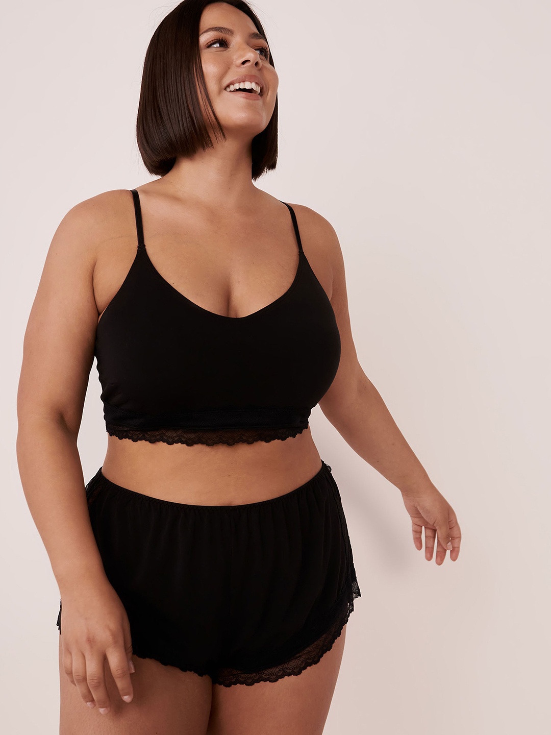 

La Vie en Rose Women Plus Size Black Solid Lace Trim Camisole
