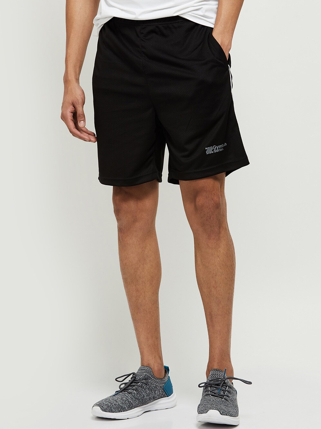 

max Men Black Mid-Rise Regular Shorts