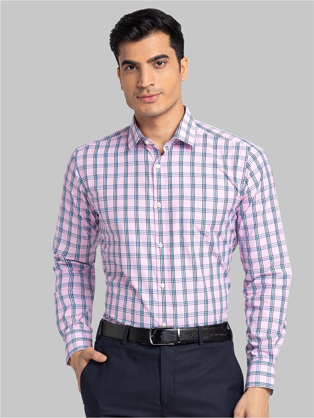 

Park Avenue Men Red Slim Fit Checked Formal Shirt