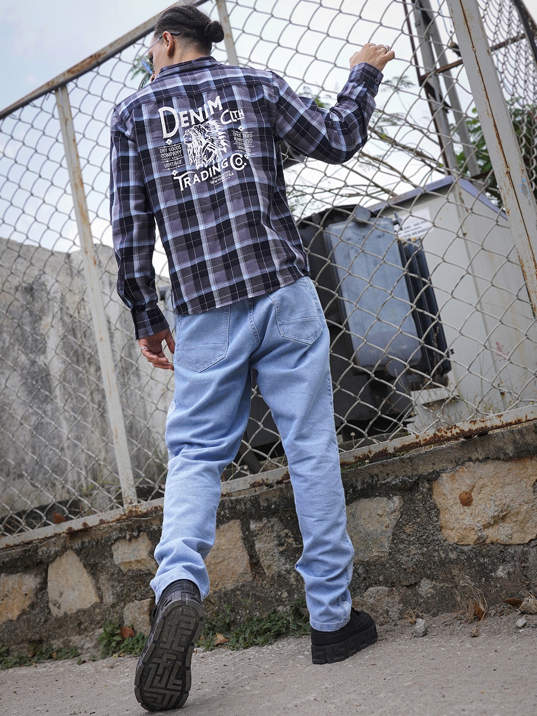 

The Indian Garage Co Men Grey & Blue Tartan Checked Pure Cotton Casual Shirt