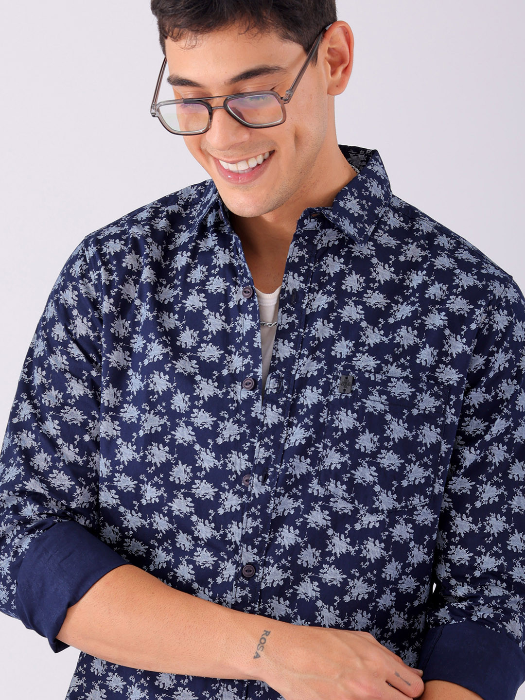 

The Indian Garage Co Men Navy Blue & White Printed Pure Cotton Casual Shirt
