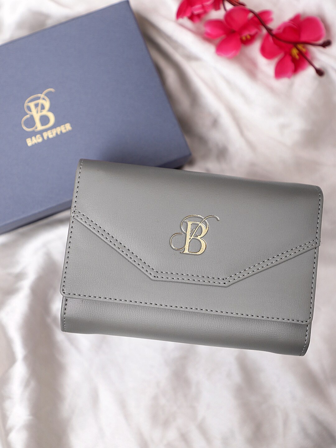 

Bag Pepper Grey & Gold-Toned PU Leather Foldover Clutch