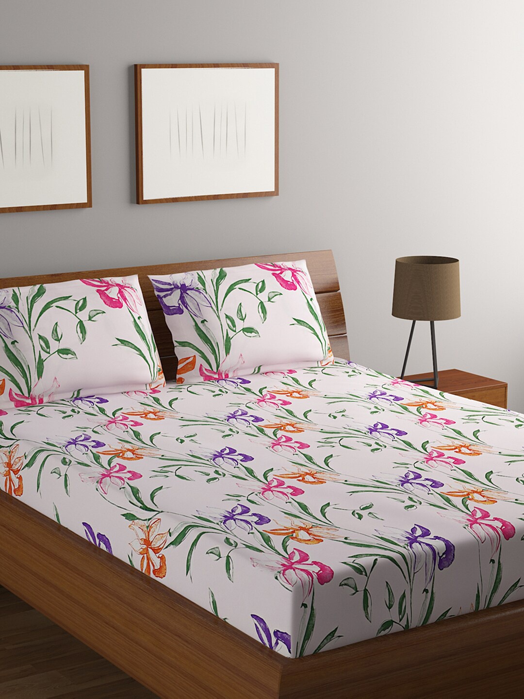 

BOMBAY DYEING White & Orange Floral 164 TC Pure Cotton King Bedsheet with 2 Pillow Covers