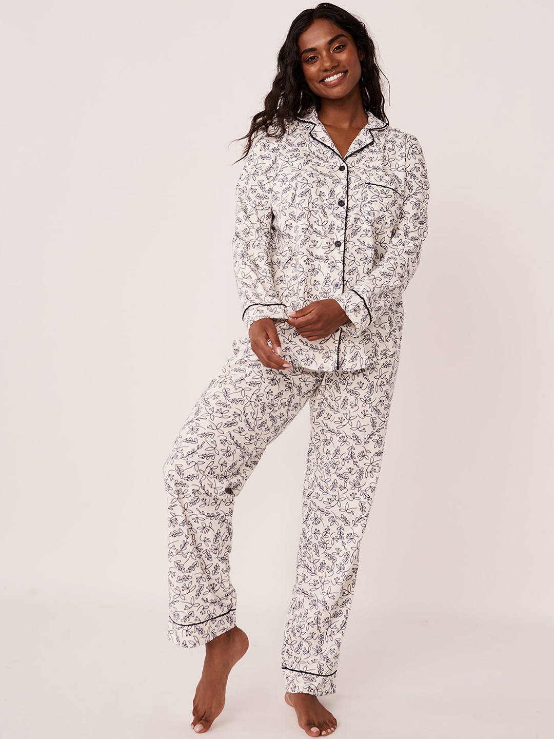 

La Vie en Rose Women White & Navy Blue Printed Night suit