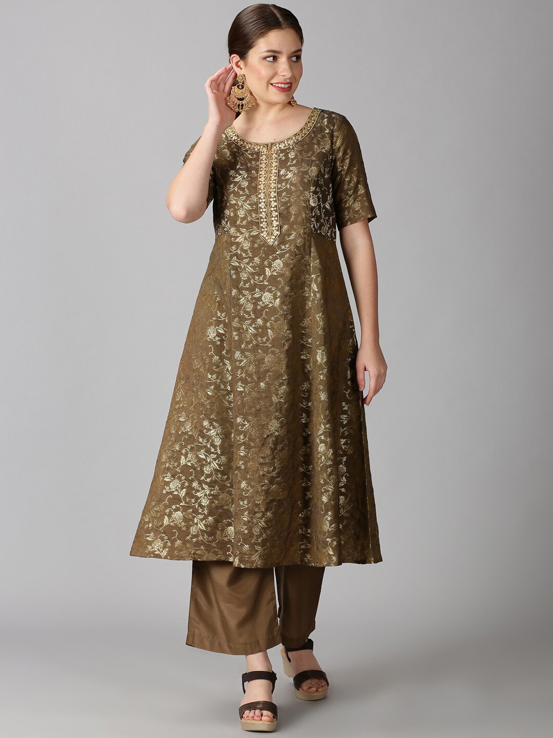 

Saffron Threads Women Green Floral Banarasi Jacquard Kurta with Palazzos