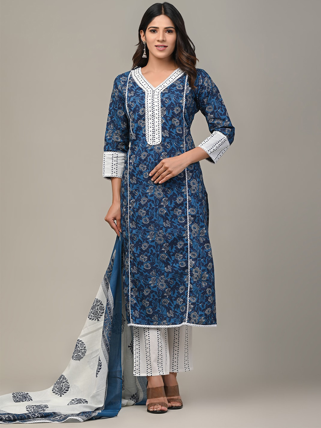 

FERANOID Women Blue Floral Printed Pure Cotton Kurta with Trousers & With Dupatta