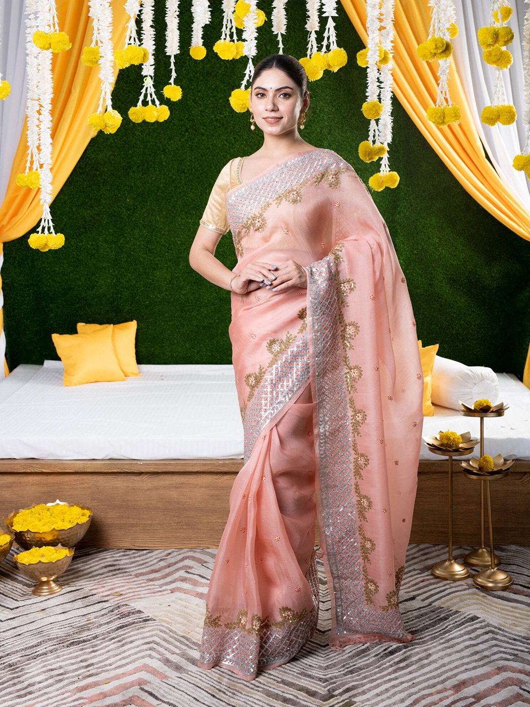 

BEATITUDE Peach-Coloured & Grey Floral Embroidered Organza Saree
