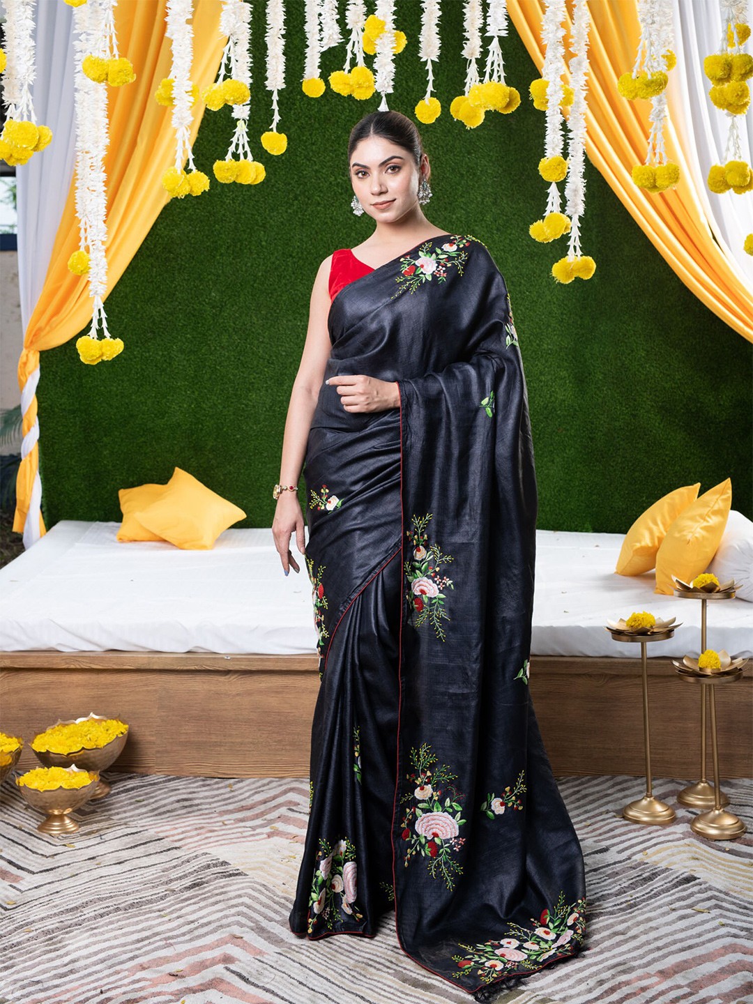 

BEATITUDE Black & Off White Floral Embroidered Silk Blend Saree