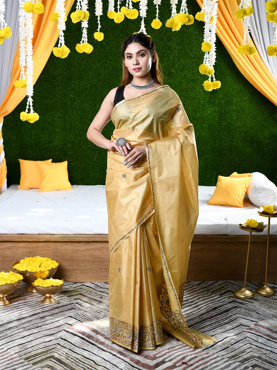 

BEATITUDE Gold-Toned & Blue Floral Embroidered Pure Silk Saree