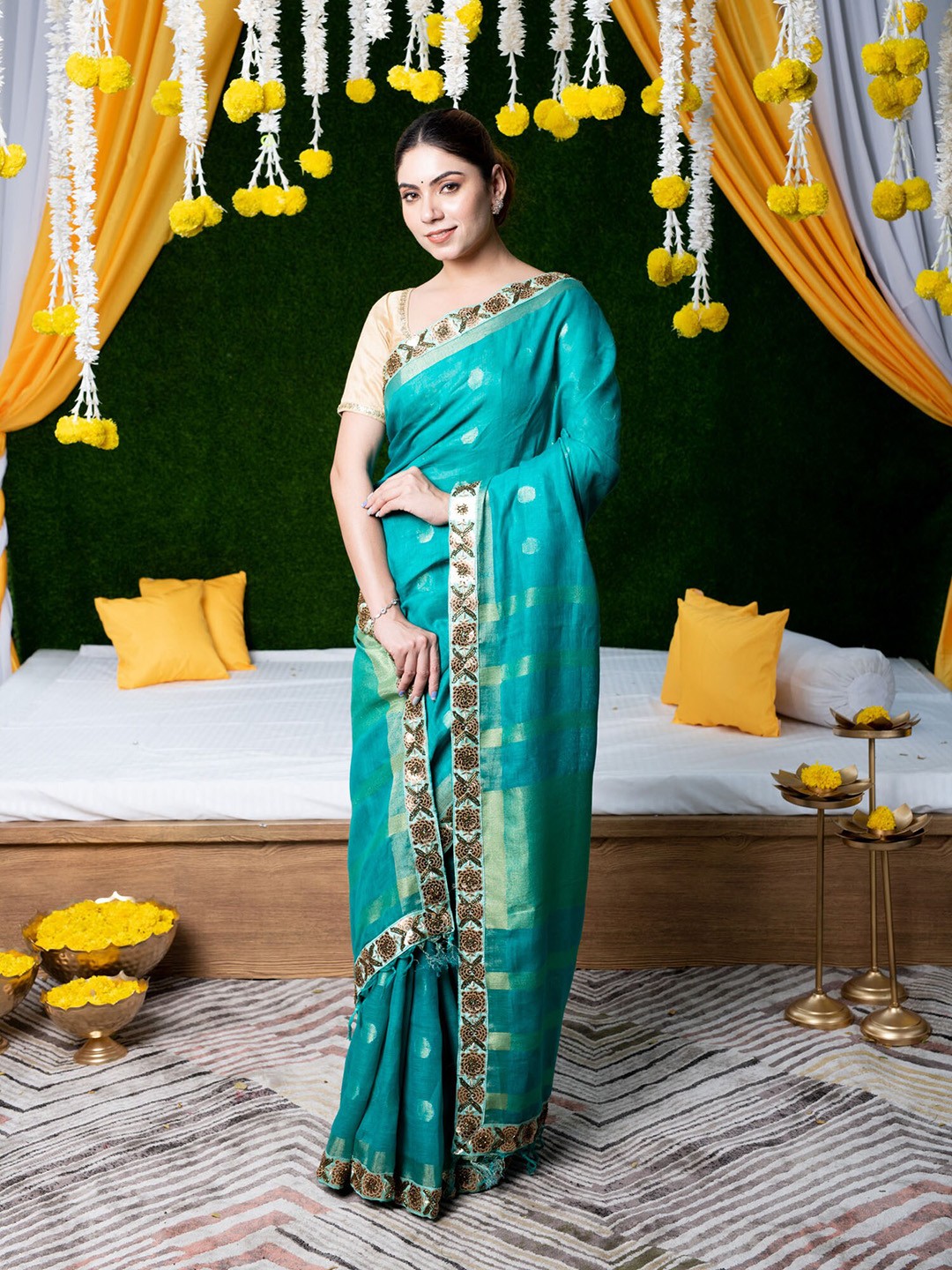 

BEATITUDE Turquoise Blue & Silver-Toned Beads and Stones Pure Linen Saree