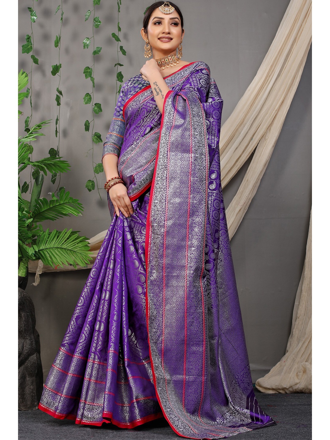 

Anaita Purple & Silver-Toned Ethnic Motifs Zari Pure Silk Banarasi Saree