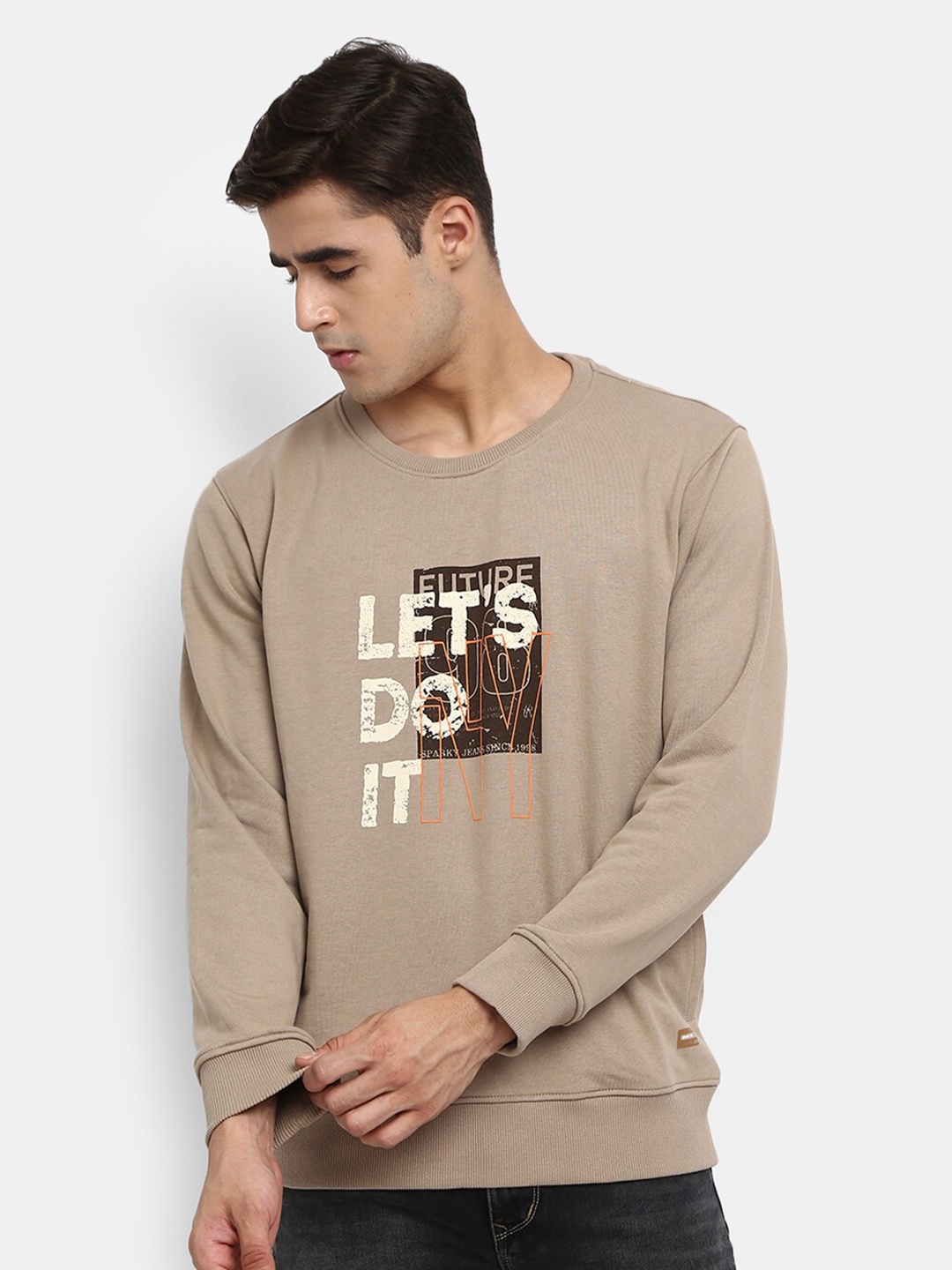 

V-Mart Men Cream-Coloured Printed Sweatshirt